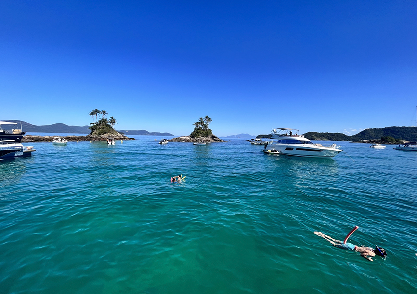 ilhas botinas passeio de lancha em angra dos reis